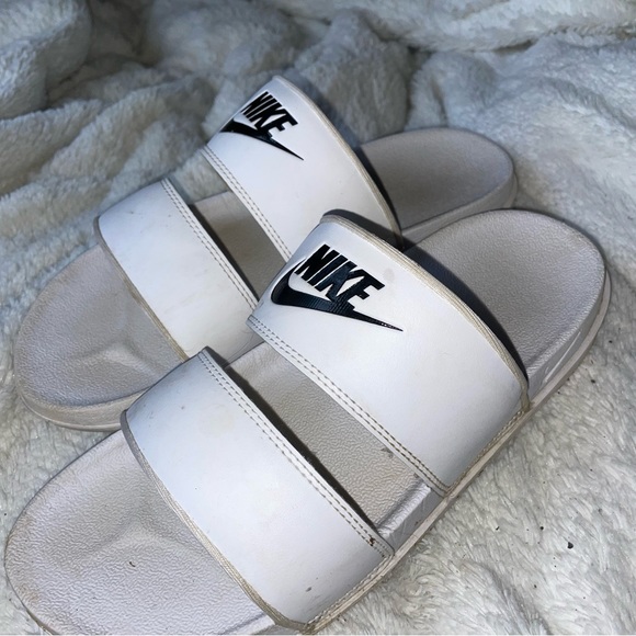 Nikes slides - Picture 2 of 4